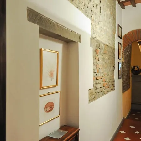 Apartamento In Front Of Palazzo Gucci
