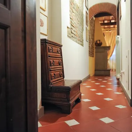 Apartamento In Front Of Palazzo Gucci